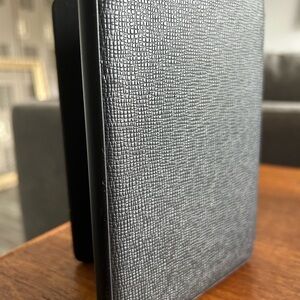 Kindle Paperwhite - 2018 release 8 GB Waterproof. 300 ppi glare-free. Thin Light